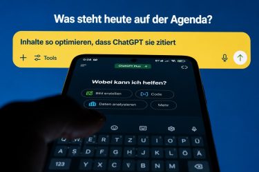 Smartphone mit geöffneter ChatGPT-Oberfläche und einer Anfrage zur Optimierung von Inhalten für die KI-Zitierung