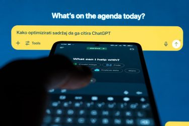 Mobitel s otvorenim ChatGPT sučeljem i upitom o optimizaciji sadržaja za AI citiranje